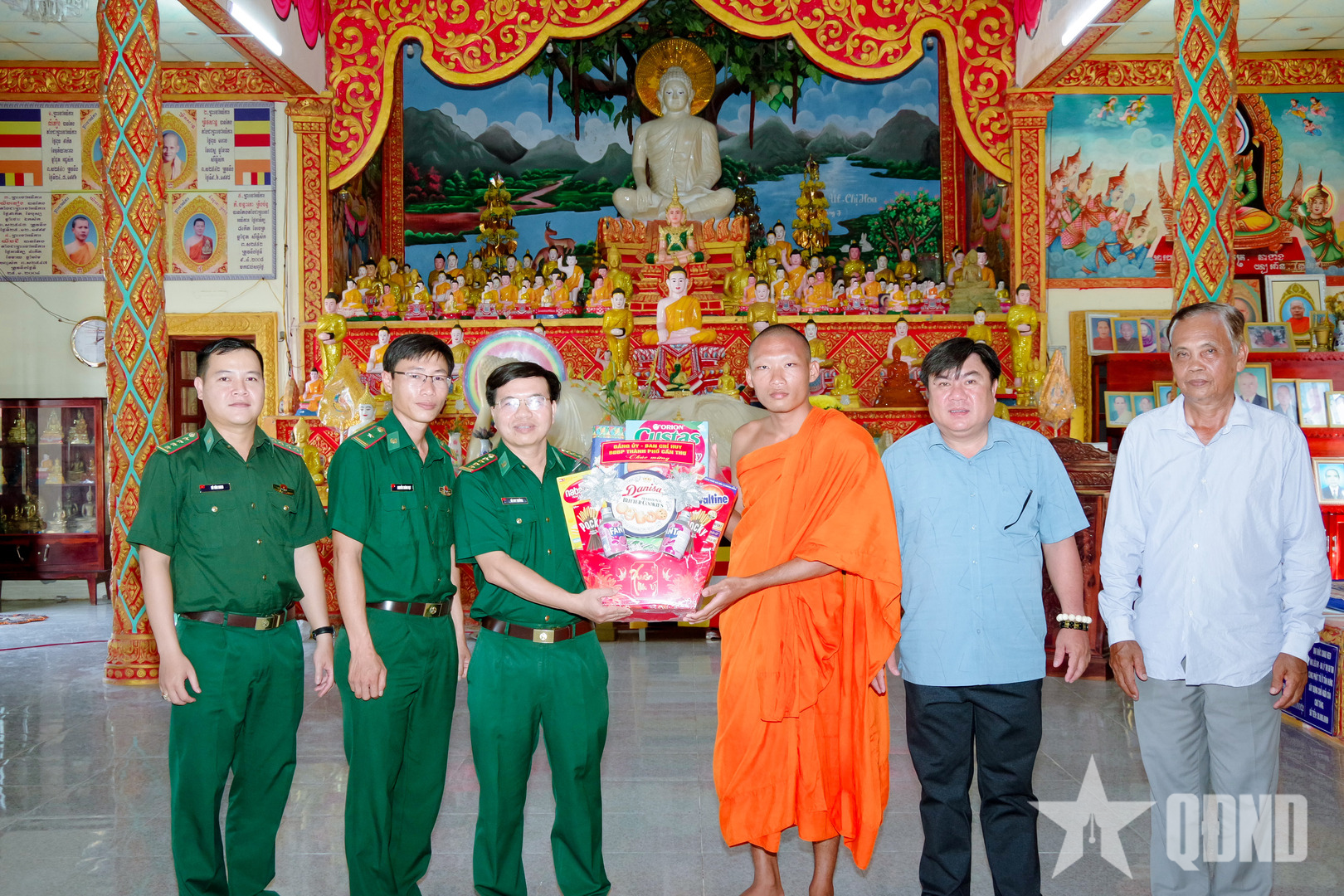 Bộ đội Biên phòng TP Cần Thơ thăm, tặng quà các chùa Khmer